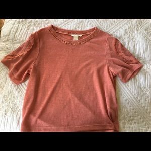 Coral/peach mesh top. H&M.